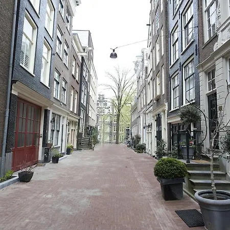 Amnesia Canal House